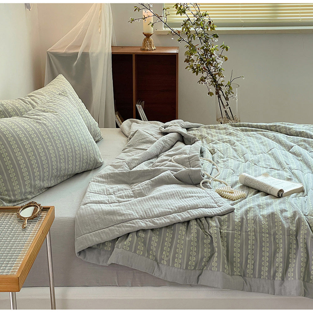 Fresh Plaid Summer Quilt High Quality Double-sided SummerQuilts Queen Bed Quilt Simple Luxury Comforter Bedding Versatility Lightweight Bedding Sleep Blanket For Bedrooms And Airy Living Area